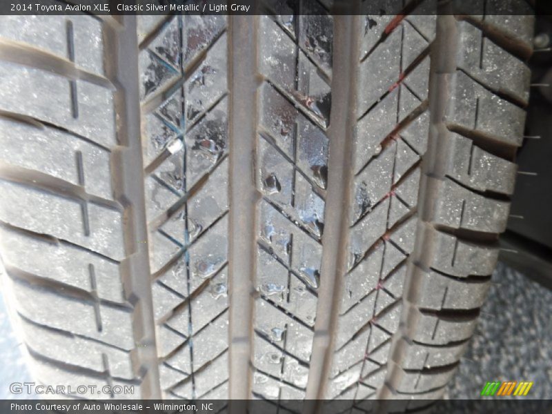 Classic Silver Metallic / Light Gray 2014 Toyota Avalon XLE