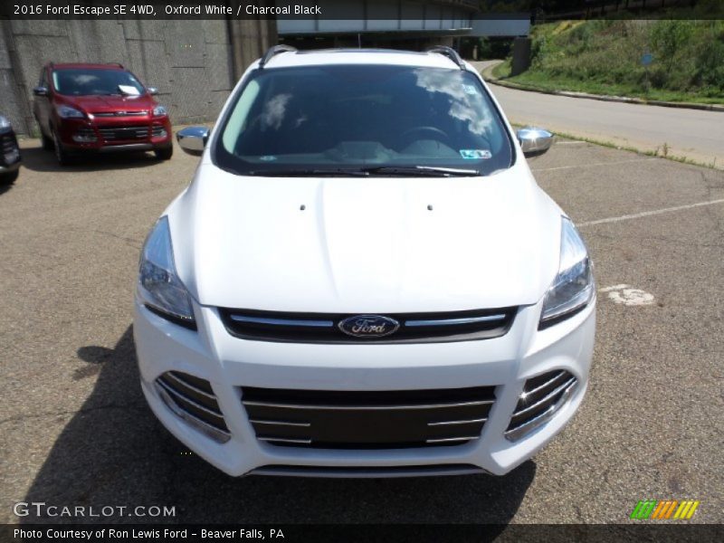 Oxford White / Charcoal Black 2016 Ford Escape SE 4WD