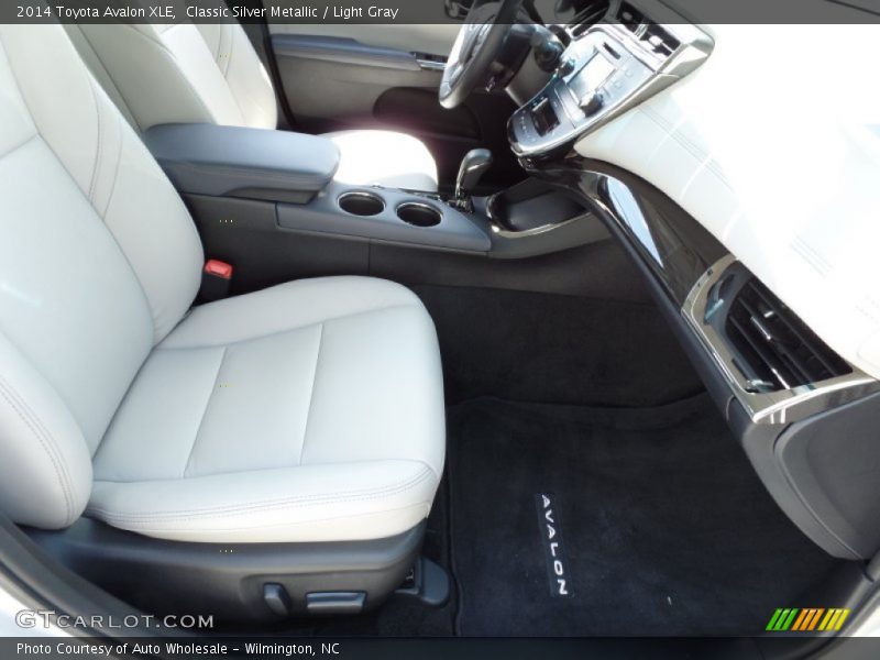 Classic Silver Metallic / Light Gray 2014 Toyota Avalon XLE