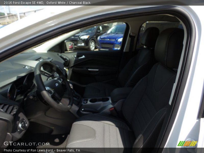 Oxford White / Charcoal Black 2016 Ford Escape SE 4WD