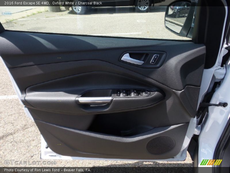 Oxford White / Charcoal Black 2016 Ford Escape SE 4WD