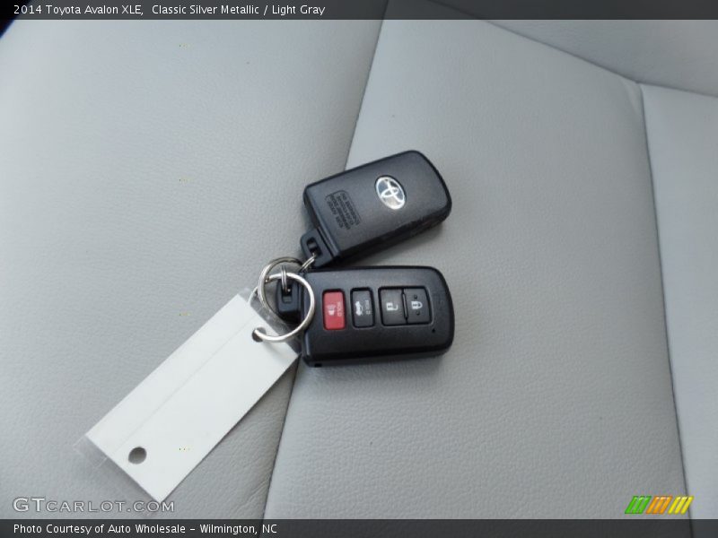 Classic Silver Metallic / Light Gray 2014 Toyota Avalon XLE