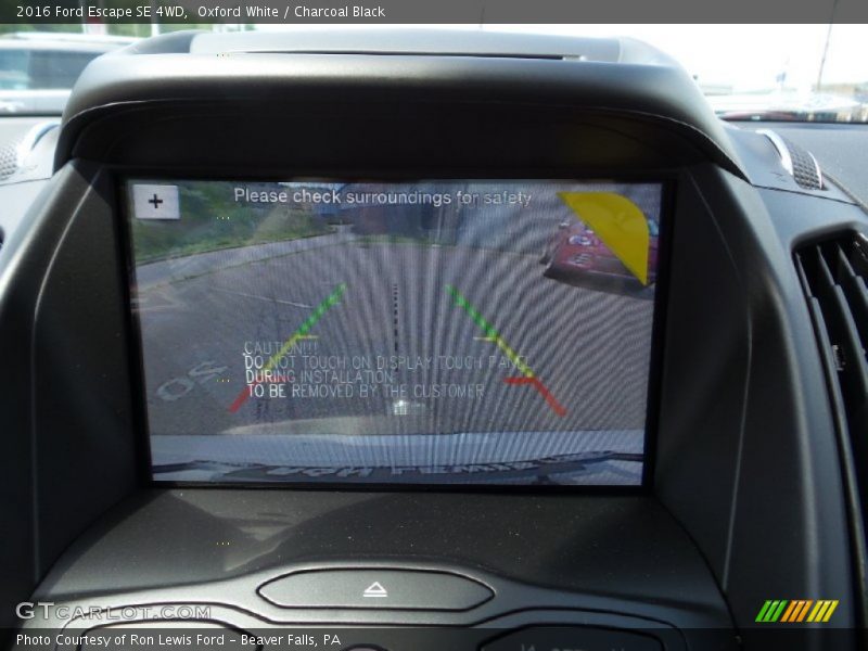 Oxford White / Charcoal Black 2016 Ford Escape SE 4WD