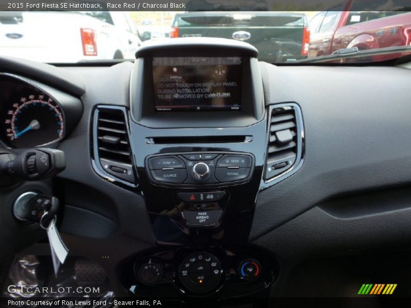 Race Red / Charcoal Black 2015 Ford Fiesta SE Hatchback