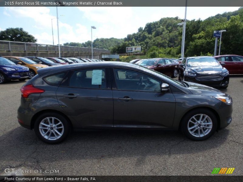 Magnetic Metallic / Charcoal Black 2015 Ford Focus SE Hatchback