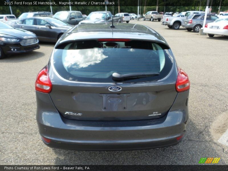 Magnetic Metallic / Charcoal Black 2015 Ford Focus SE Hatchback