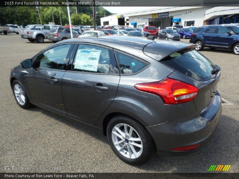 Magnetic Metallic / Charcoal Black 2015 Ford Focus SE Hatchback