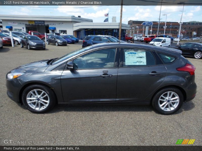 Magnetic Metallic / Charcoal Black 2015 Ford Focus SE Hatchback