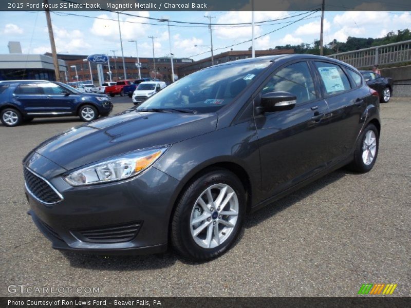 Magnetic Metallic / Charcoal Black 2015 Ford Focus SE Hatchback