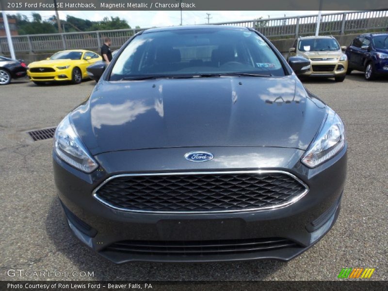 Magnetic Metallic / Charcoal Black 2015 Ford Focus SE Hatchback