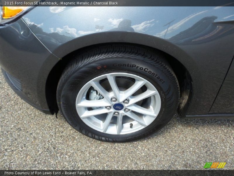 Magnetic Metallic / Charcoal Black 2015 Ford Focus SE Hatchback