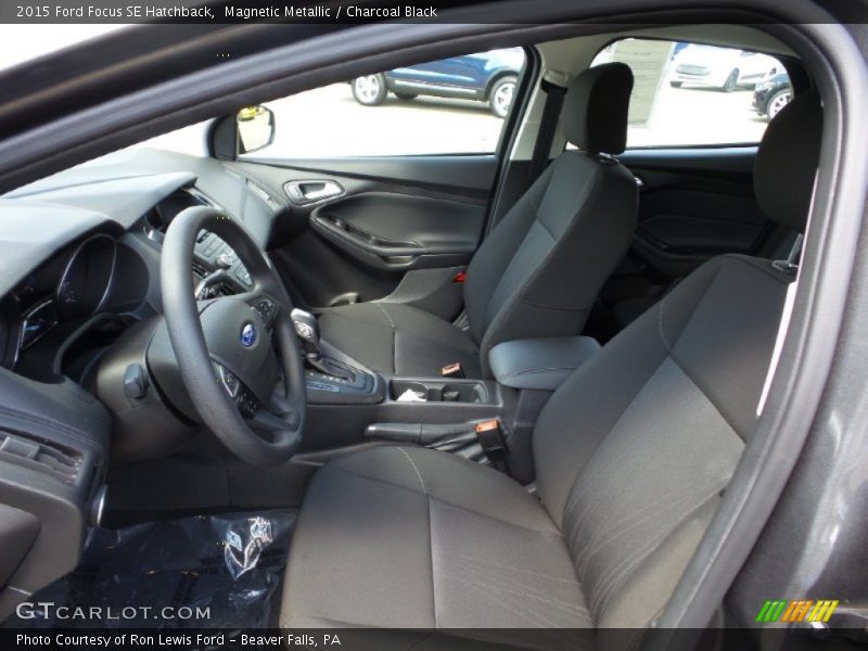 Magnetic Metallic / Charcoal Black 2015 Ford Focus SE Hatchback