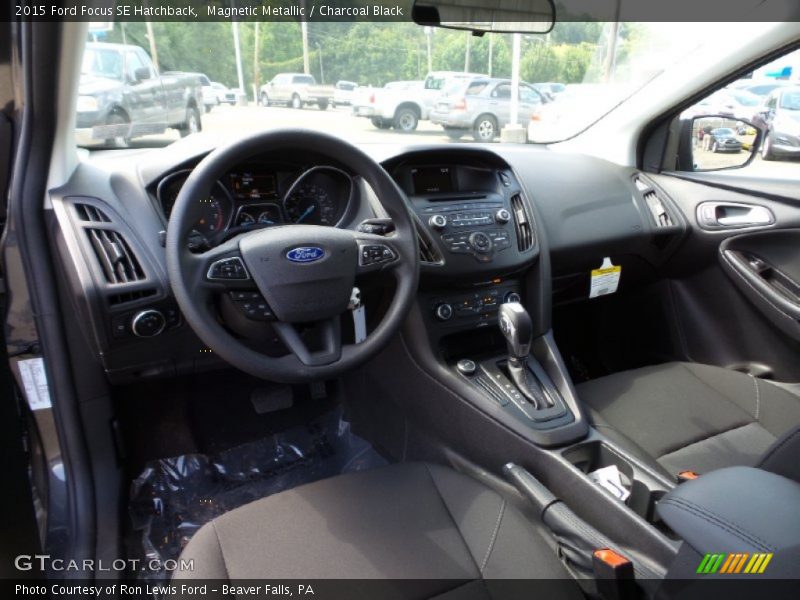 Magnetic Metallic / Charcoal Black 2015 Ford Focus SE Hatchback