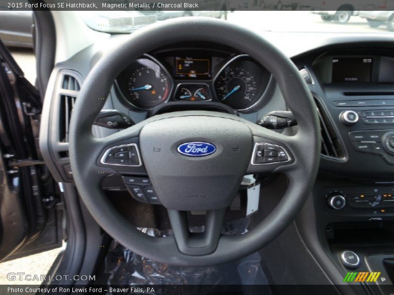 Magnetic Metallic / Charcoal Black 2015 Ford Focus SE Hatchback