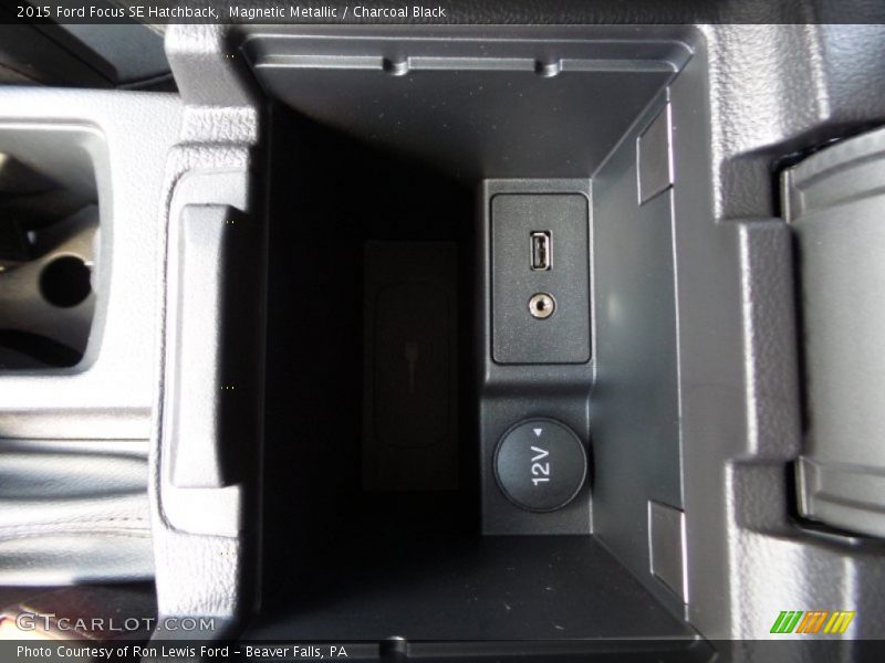 Magnetic Metallic / Charcoal Black 2015 Ford Focus SE Hatchback