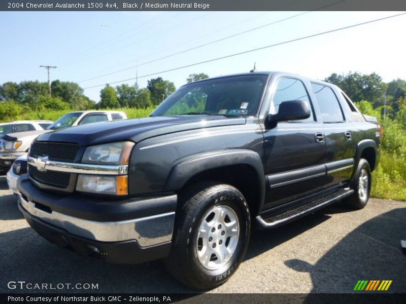 Front 3/4 View of 2004 Avalanche 1500 4x4