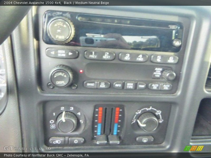 Black / Medium Neutral Beige 2004 Chevrolet Avalanche 1500 4x4