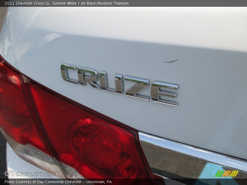 Summit White / Jet Black/Medium Titanium 2011 Chevrolet Cruze LS