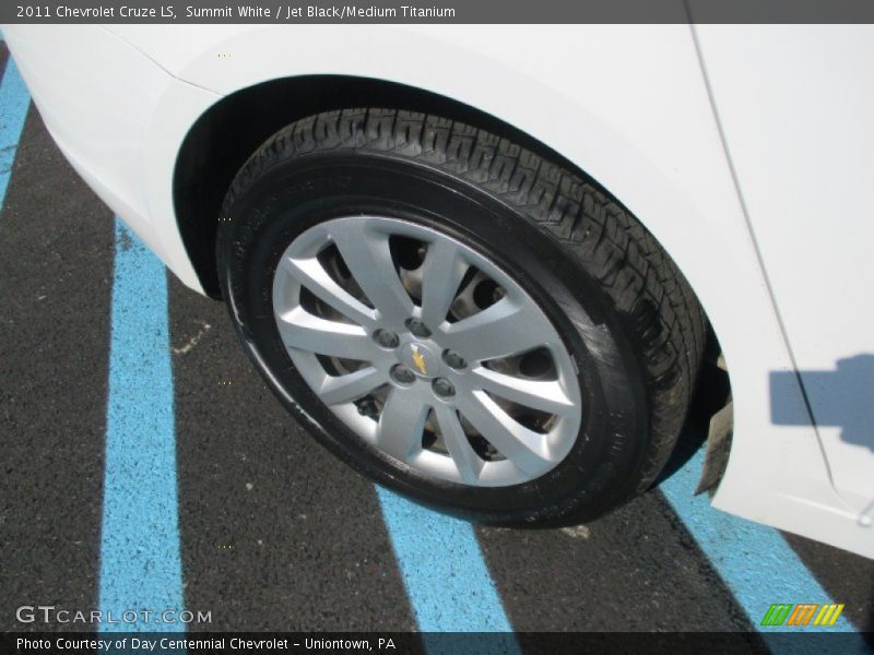 Summit White / Jet Black/Medium Titanium 2011 Chevrolet Cruze LS