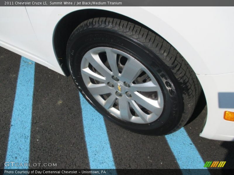 Summit White / Jet Black/Medium Titanium 2011 Chevrolet Cruze LS