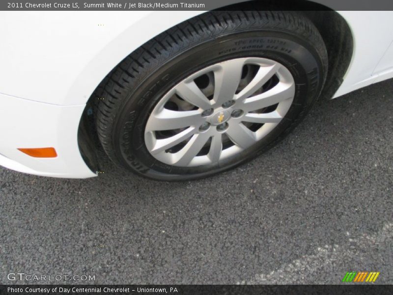Summit White / Jet Black/Medium Titanium 2011 Chevrolet Cruze LS