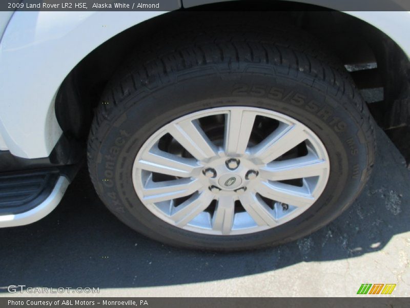 Alaska White / Almond 2009 Land Rover LR2 HSE