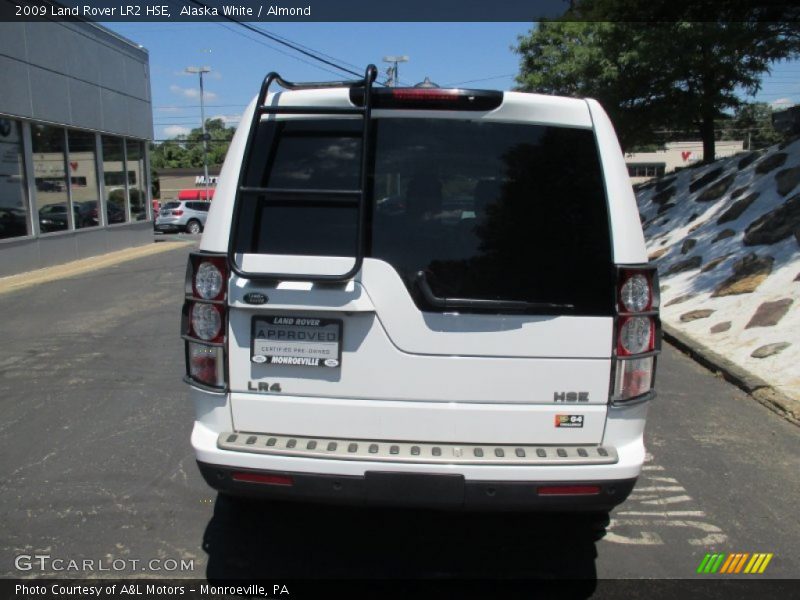 Alaska White / Almond 2009 Land Rover LR2 HSE