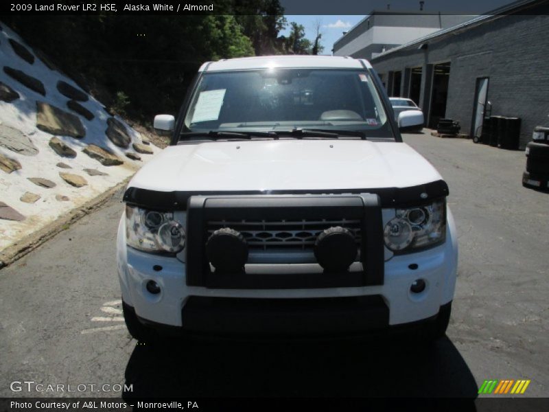 Alaska White / Almond 2009 Land Rover LR2 HSE
