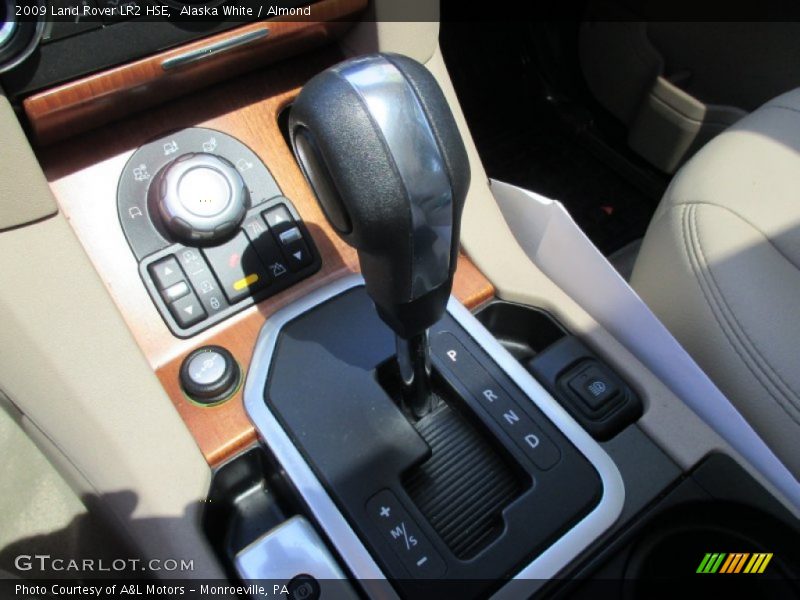 Alaska White / Almond 2009 Land Rover LR2 HSE