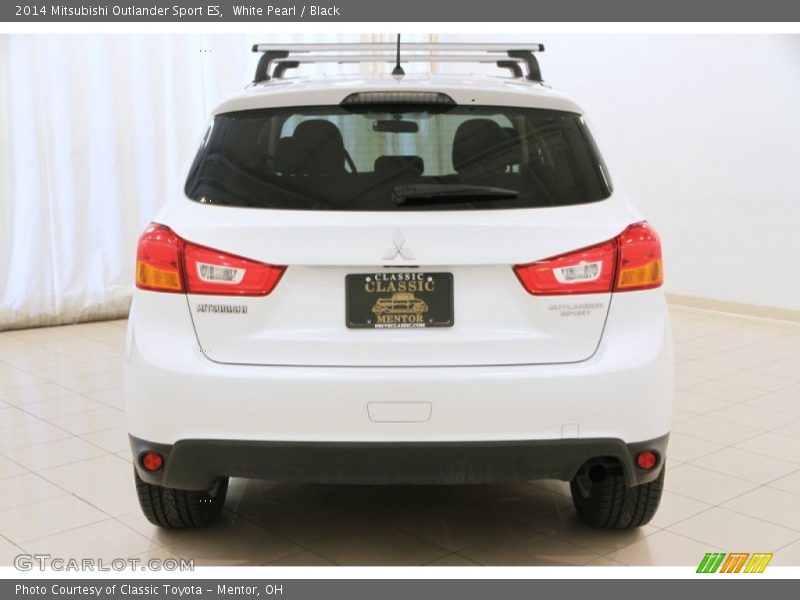 White Pearl / Black 2014 Mitsubishi Outlander Sport ES