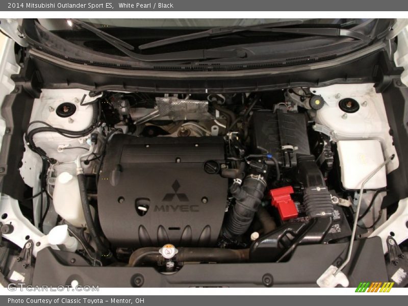 White Pearl / Black 2014 Mitsubishi Outlander Sport ES