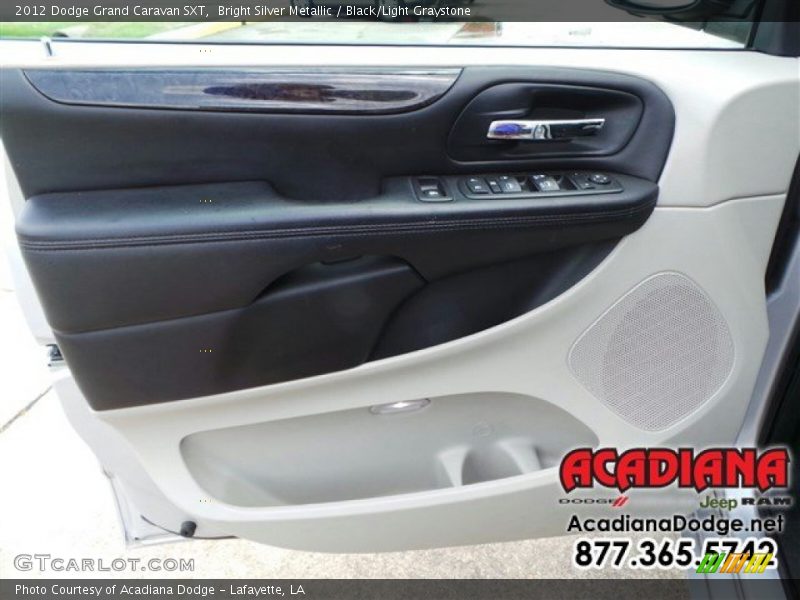 Bright Silver Metallic / Black/Light Graystone 2012 Dodge Grand Caravan SXT