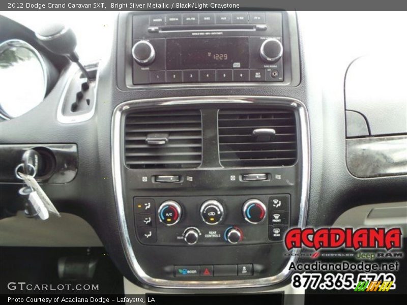 Bright Silver Metallic / Black/Light Graystone 2012 Dodge Grand Caravan SXT
