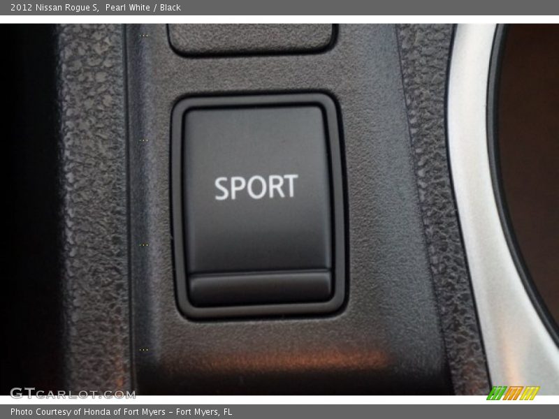 Pearl White / Black 2012 Nissan Rogue S