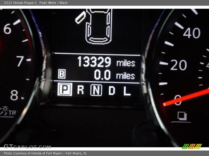 Pearl White / Black 2012 Nissan Rogue S