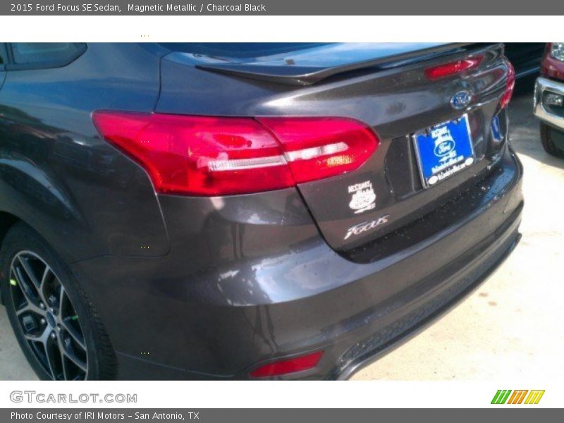 Magnetic Metallic / Charcoal Black 2015 Ford Focus SE Sedan