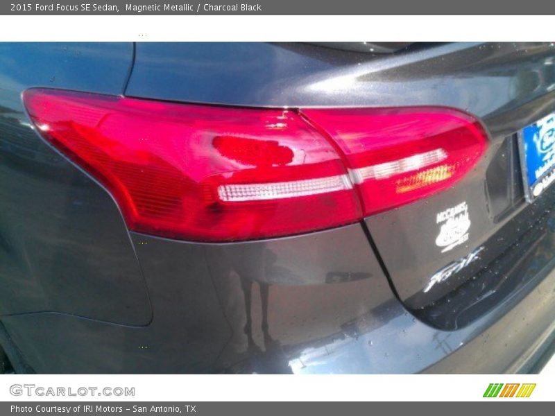 Magnetic Metallic / Charcoal Black 2015 Ford Focus SE Sedan
