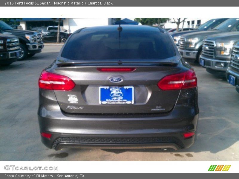 Magnetic Metallic / Charcoal Black 2015 Ford Focus SE Sedan