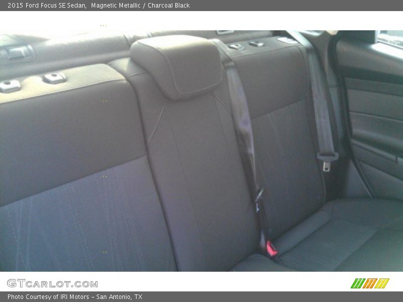 Magnetic Metallic / Charcoal Black 2015 Ford Focus SE Sedan