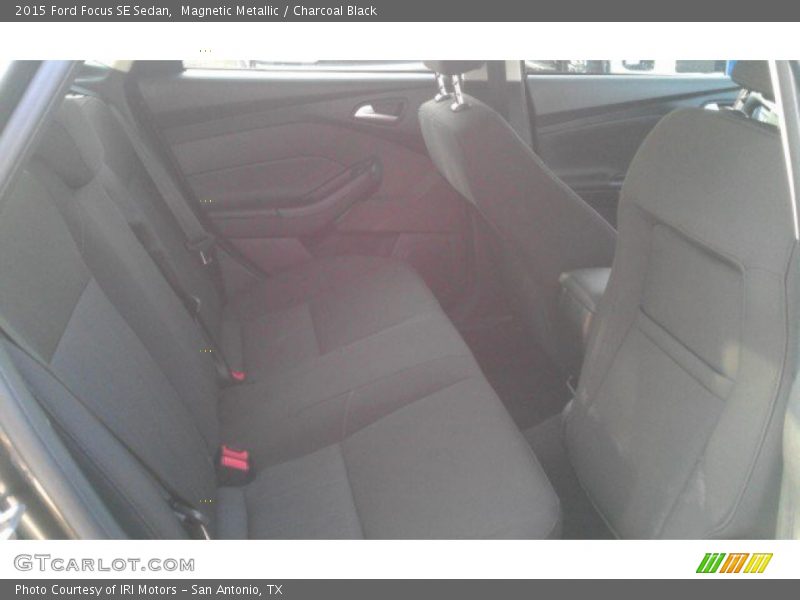 Magnetic Metallic / Charcoal Black 2015 Ford Focus SE Sedan