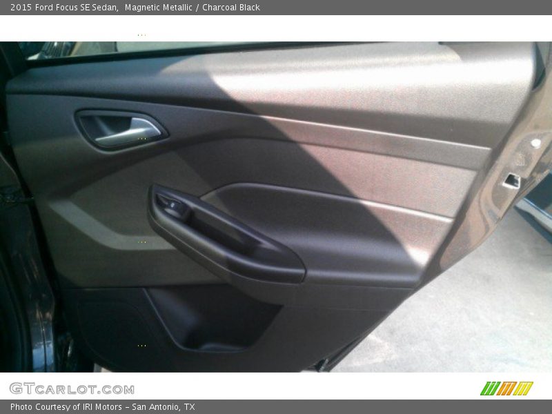 Magnetic Metallic / Charcoal Black 2015 Ford Focus SE Sedan