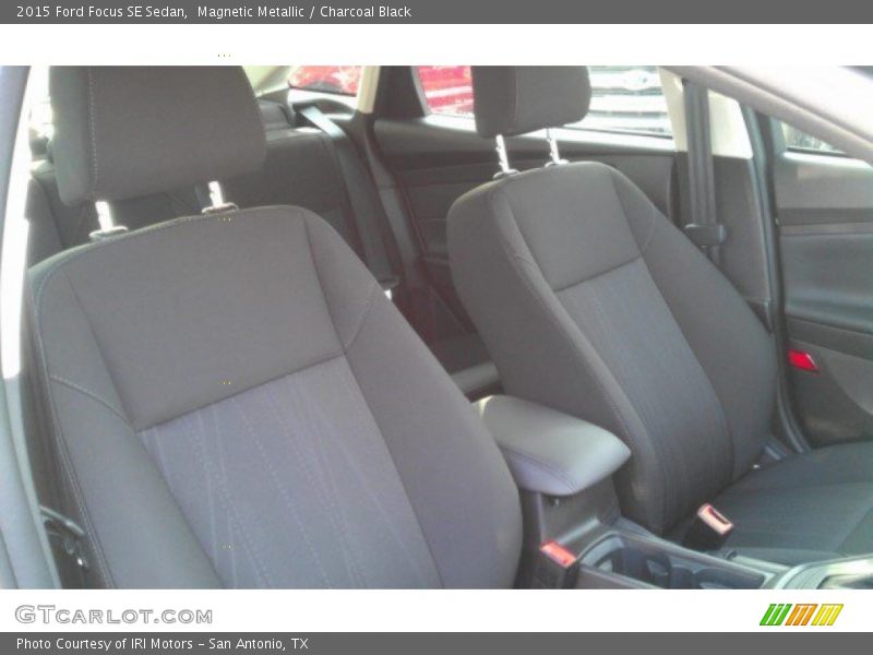 Magnetic Metallic / Charcoal Black 2015 Ford Focus SE Sedan