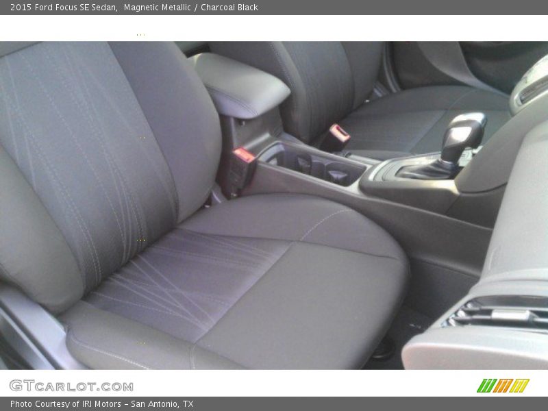 Magnetic Metallic / Charcoal Black 2015 Ford Focus SE Sedan