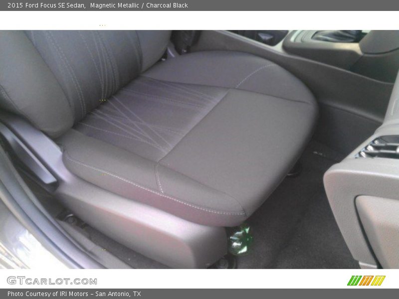 Magnetic Metallic / Charcoal Black 2015 Ford Focus SE Sedan