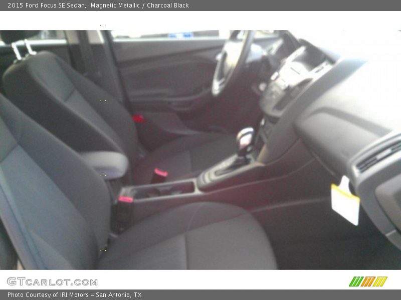 Magnetic Metallic / Charcoal Black 2015 Ford Focus SE Sedan