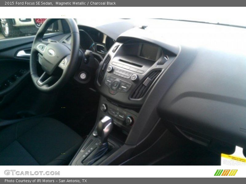 Magnetic Metallic / Charcoal Black 2015 Ford Focus SE Sedan