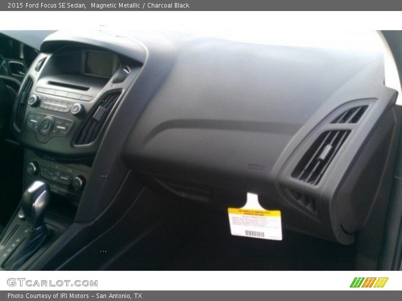 Magnetic Metallic / Charcoal Black 2015 Ford Focus SE Sedan