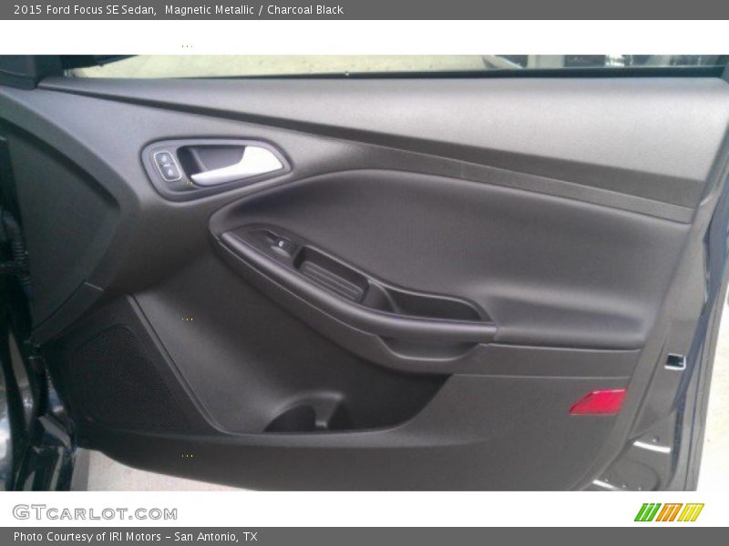 Magnetic Metallic / Charcoal Black 2015 Ford Focus SE Sedan