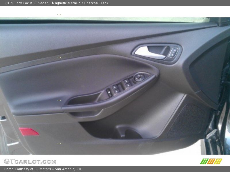 Magnetic Metallic / Charcoal Black 2015 Ford Focus SE Sedan