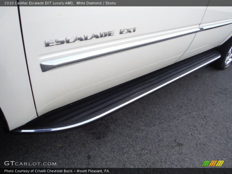 White Diamond / Ebony 2010 Cadillac Escalade EXT Luxury AWD
